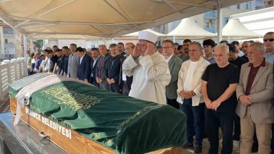 Minik Ekin gözyaşları içinde son yolculuğuna uğurlandı