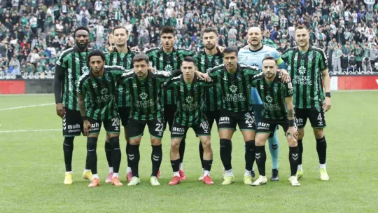 Şampiyon Kocaelispor son maçına alkışlarla çıktı