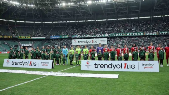 Şampiyon Kocaelispor son maçına alkışlarla çıktı