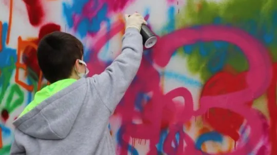 Sanayi şehrini, gençlerin grafitileri renklendirecek
