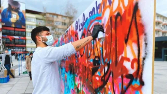 Sanayi şehrini, gençlerin grafitileri renklendirecek