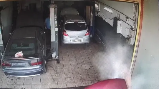 Sanayide otomobil böyle patladı