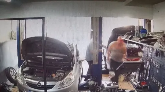 Sanayide otomobil böyle patladı