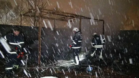 Bungalov evlerinin şantiyesinde YANGIN!