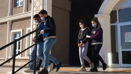 Şantiyeden malzeme çalan 2 hırsız polise yakalandı