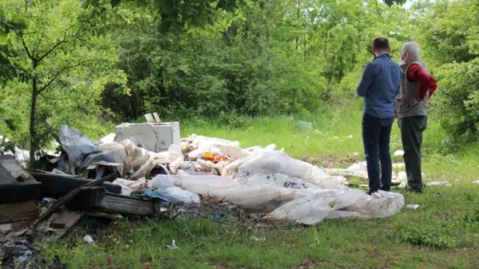 Sapanca Gölü kıyısındaki ormana dökülen atıklar temizlendi