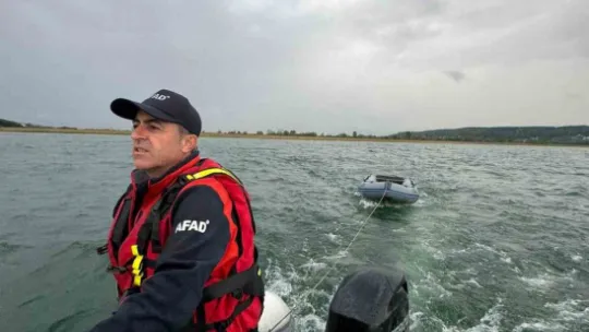 Sapanca Gölü'nde 2 kişi mahsur kaldı