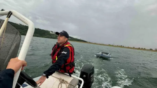 Sapanca Gölü'nde 2 kişi mahsur kaldı