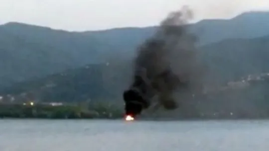 Sapanca Gölü'nde tekne alev alev yanıyor!