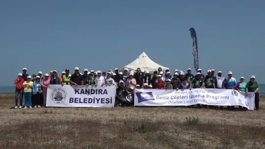 Sardala Koyu'nda atıklar toplanıyor