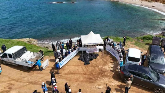 Sardala Koyu'ndan 30 poşet atık toplandı