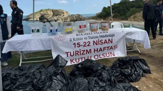 Sardala Koyu'ndan 30 poşet atık toplandı