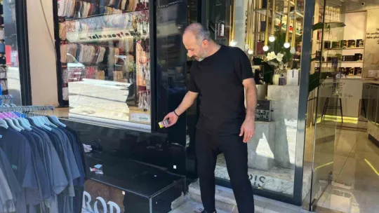 Şaşırtan hırsızlık: Dükkanın önündeki sigara paketini çaldı