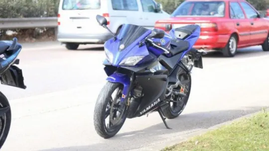 Savrulan motosikletten düşen sürücü yaralandı!