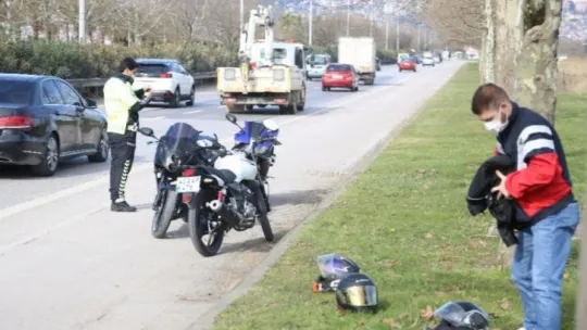Savrulan motosikletten düşen sürücü yaralandı!