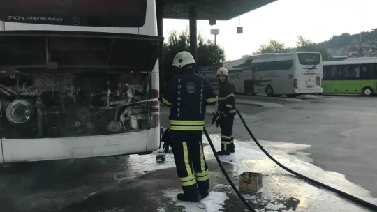 Şehirler arası otobüsten yükselen dumanlar paniğe sebep oldu