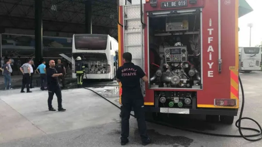 Şehirler arası otobüsten yükselen dumanlar paniğe sebep oldu