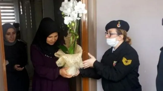 Şehit annesine Anneler Günü ziyareti