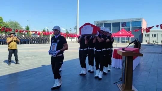 Şehit polis için tören: Annenin feryatları yürekleri dağladı