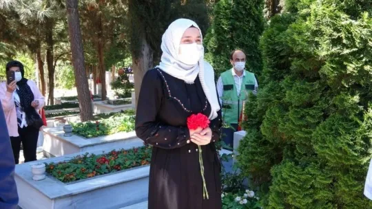 Şehitliklerde buruk bayram arifesi