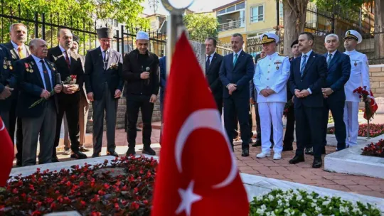 Şehitliklerde hüzünlü bayram