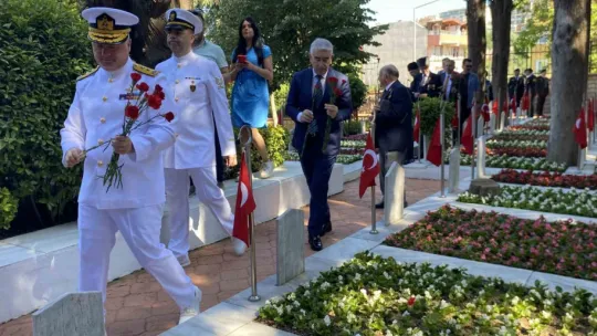 Şehitliklerde hüzünlü bayram