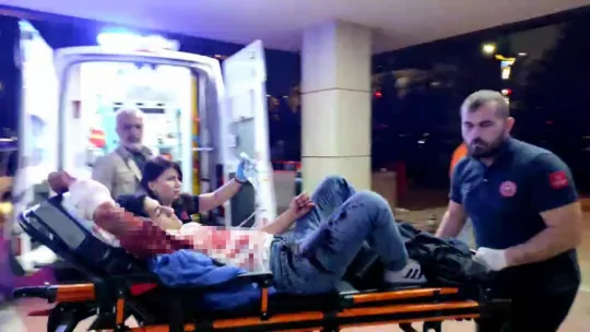 Şehrin göbeğinde onlarca kişi birbirine girdi: 2 yaralı, 4 gözaltı
