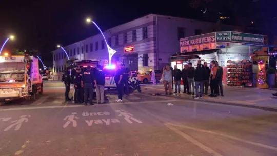 Şehrin göbeğinde onlarca kişi birbirine girdi: 2 yaralı, 4 gözaltı