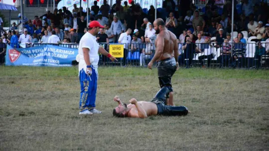 Seka Park'ta başpehlivan belli oldu