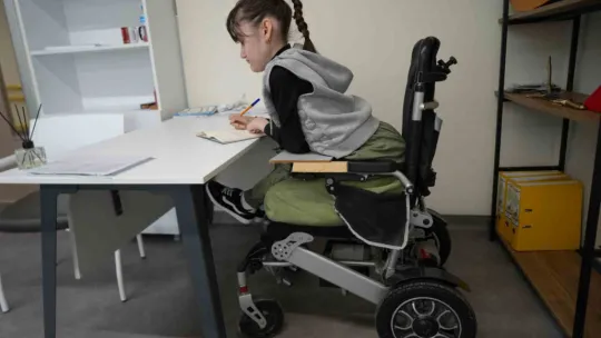 Serebral palsili Şevval, Korece ve İngilizce öğrenip köşe yazarı oldu