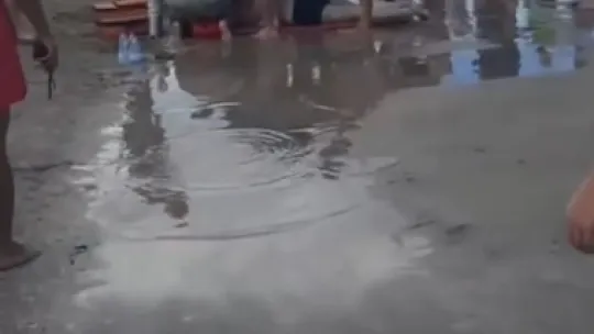 Serinlemek için denize giren 2 kişi boğulmaktan kurtarıldı