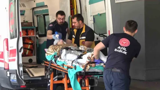 Denizde boğulma tehlikesi geçiren 17 yaşındaki gencin durumu ağır