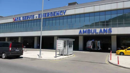 Denizde boğulma tehlikesi geçiren 17 yaşındaki gencin durumu ağır