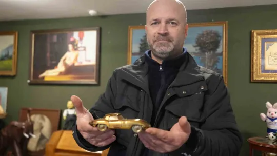 Servet değerindeki çakmaklar görenlerin ilgisini çekiyor