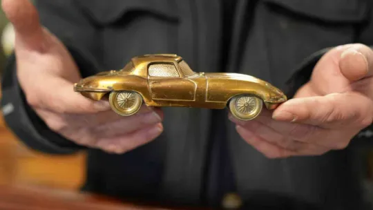 Servet değerindeki çakmaklar görenlerin ilgisini çekiyor