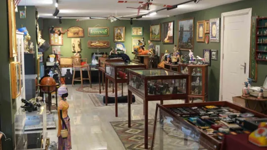 Servet değerindeki çakmaklar görenlerin ilgisini çekiyor