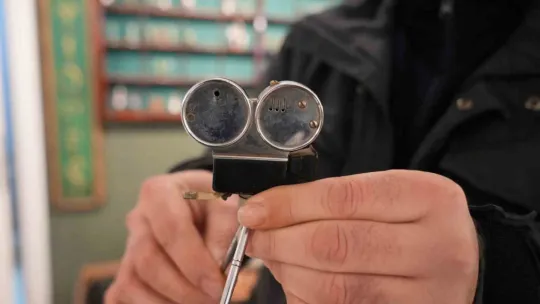 Servet değerindeki çakmaklar görenlerin ilgisini çekiyor