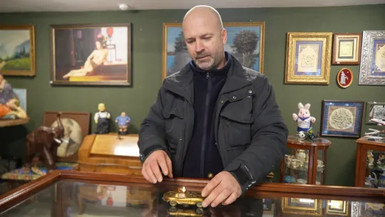 Servet değerindeki çakmaklar görenlerin ilgisini çekiyor