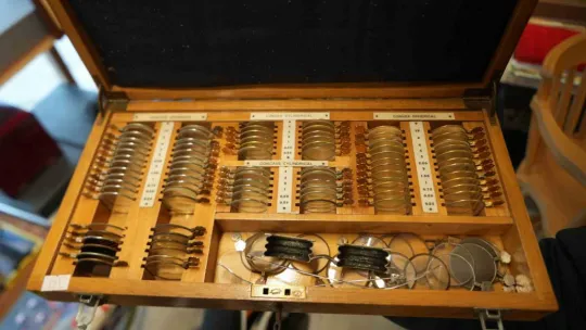 Servet değerindeki çakmaklar görenlerin ilgisini çekiyor