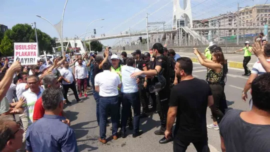 Servis esnafından büyük tepki: Büyükşehir'e yürüdüler