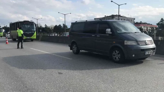 Efe Tur otobüsü ile kamyonet çarpıştı