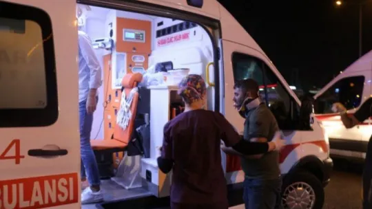 Servis minibüsü bariyere çarpttı: 7 yaralı!