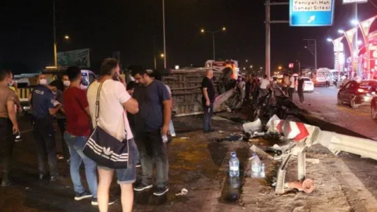 Servis minibüsü bariyere çarpttı: 7 yaralı!