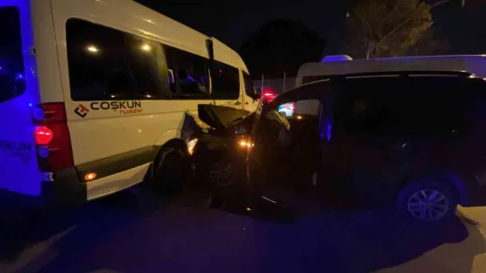 İzmit'te kaza! Araç hurdaya döndü