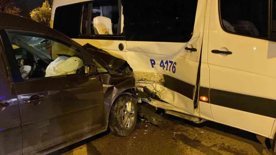 İzmit'te kaza! Araç hurdaya döndü