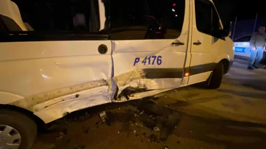 İzmit'te kaza! Araç hurdaya döndü