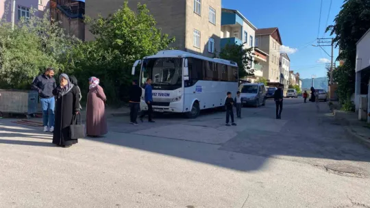 Servis minibüsünün çarptığı 7 yaşındaki çocuk yaralandı