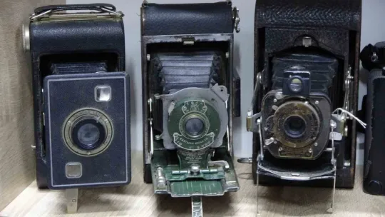 Sesi makineli tüfek, kendisi fotoğraf makinesi