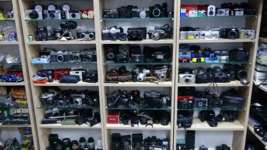 Sesi makineli tüfek, kendisi fotoğraf makinesi