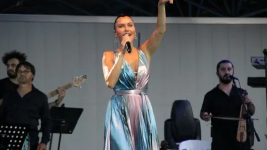 Şevval Sam konserinde maske ve mesafe unutuldu!